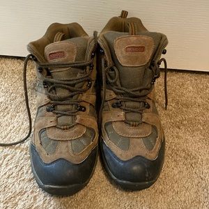 Men’s size 12 Nevado high top hiking boots. Brown